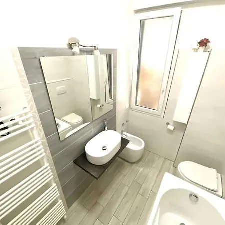 Acquario, Parcheggio, Shopping, Stazione, Aereo * Γένοβα